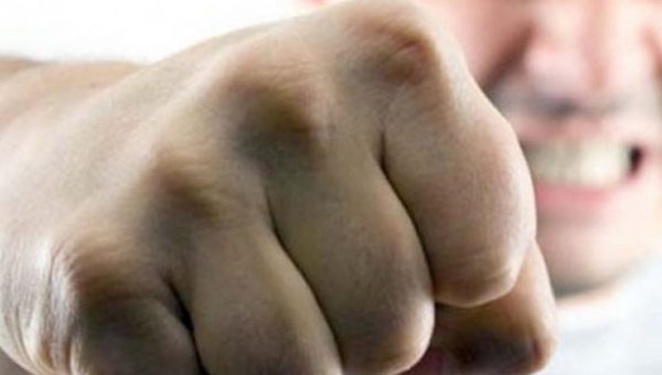 Посеред Харкова невідомі напали на журналіста: відібрали рюкзак зі зброєю