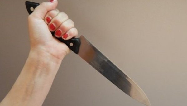 У столиці засудили жінку, яка вдарила ножем знайомого під час застілля